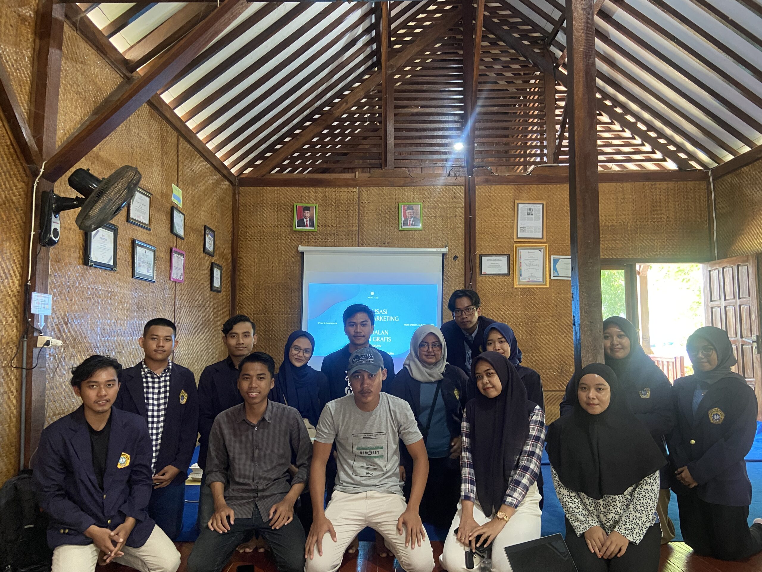 Tim Abdimas Gelar Pelatihan Desain Grafis dan Sosialisasi Digital ...